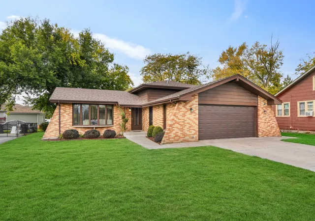 Single family home for sale at 16112 Woodlawn W Ave, South Holland, IL 60473 | MLS# 12792519