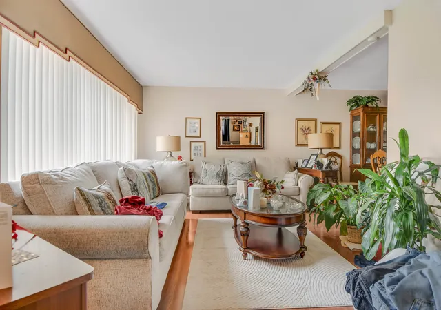 Photo 2 of Single family home for sale at 16112 Woodlawn W Ave, South Holland, IL 60473 | MLS# 12792519 | Listing updated on 2026-10-27