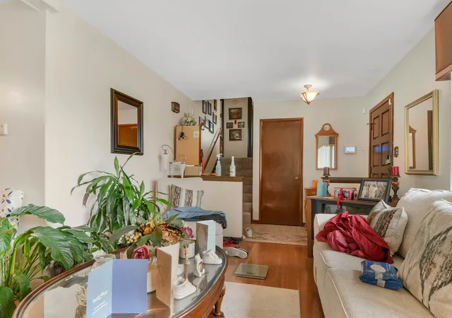 Photo 3 of Single family home for sale at 16112 Woodlawn W Ave, South Holland, IL 60473 | MLS# 12792519 | Listing updated on 2026-10-27