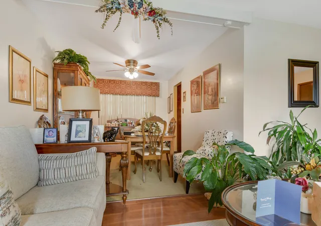 Photo 4 of Single family home for sale at 16112 Woodlawn W Ave, South Holland, IL 60473 | MLS# 12792519 | Listing updated on 2026-10-27