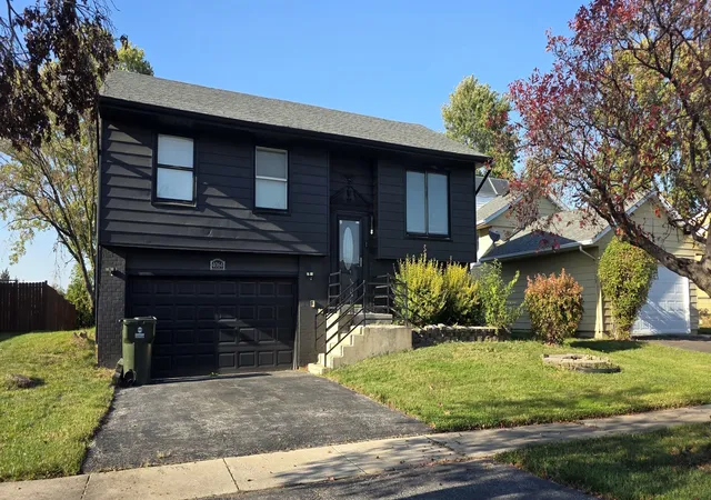 Photo 2 of Single family home for sale at 4064 Indian Hl Dr, Country Club Hills, IL 60478 | MLS# 12792536 | Listing updated on 2026-10-29
