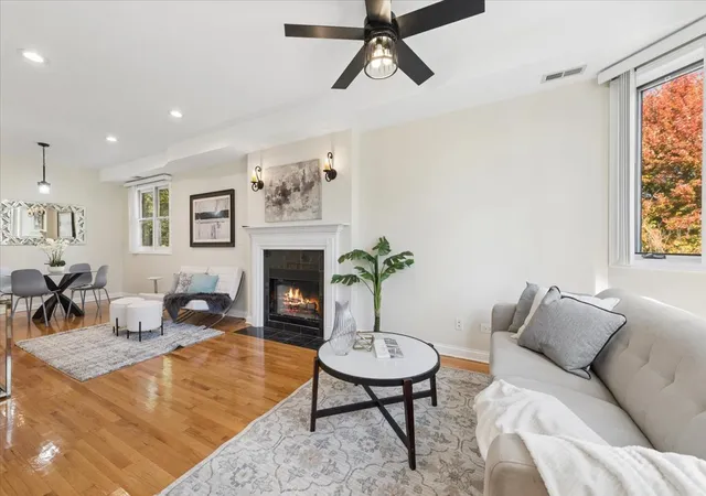Photo 3 of Condo for sale at 4338 S King Dr #2, Chicago, IL 60653 | MLS# 12792542 | Listing updated on 2026-10-28