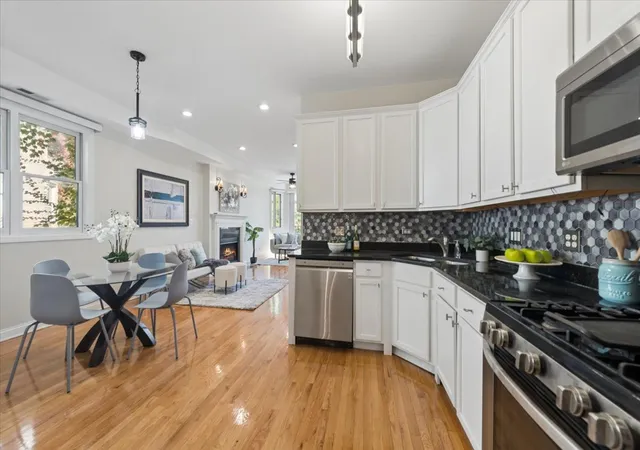 Photo 4 of Condo for sale at 4338 S King Dr #2, Chicago, IL 60653 | MLS# 12792542 | Listing updated on 2026-10-28