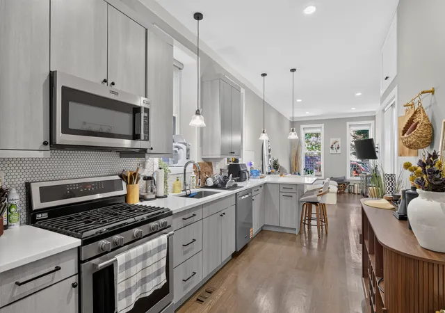 Photo 2 of Condo for sale at 1053 N Winchester Ave, Chicago, IL 60622 | MLS# 12792551 | Listing updated on 2026-10-23