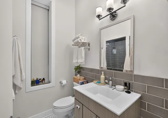Photo 3 of Condo for sale at 1053 N Winchester Ave, Chicago, IL 60622 | MLS# 12792551 | Listing updated on 2026-10-23