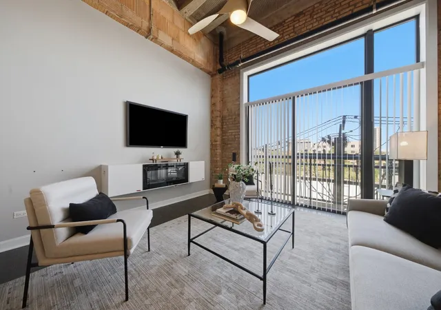Photo 4 of Condo for sale at 2545 S Dearborn St #405, Chicago, IL 60616 | MLS# 12792556 | Listing updated on 2026-10-29