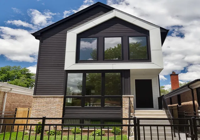 Photo 1 of Sale Pending at 2716 N Hamlin Ave, Chicago, IL 60647 | MLS# 12792558 | Listing updated on 2026-10-24