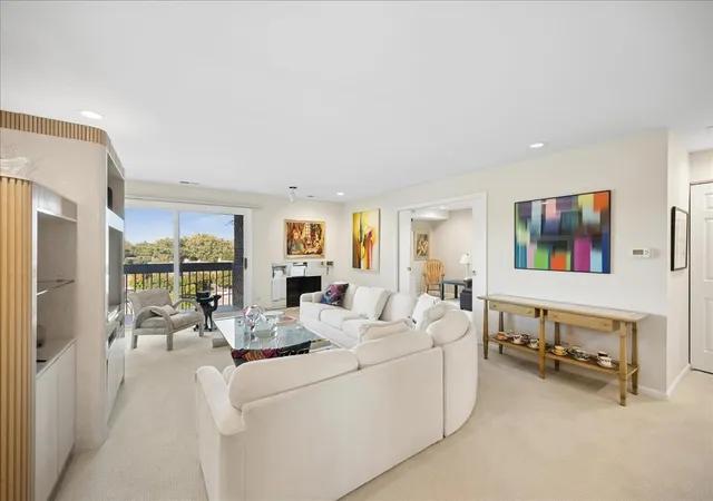 Photo 2 of Condo for sale at 1250 Rudolph Rd #5G, Northbrook, IL 60062 | MLS# 12792560 | Listing updated on 2026-10-29