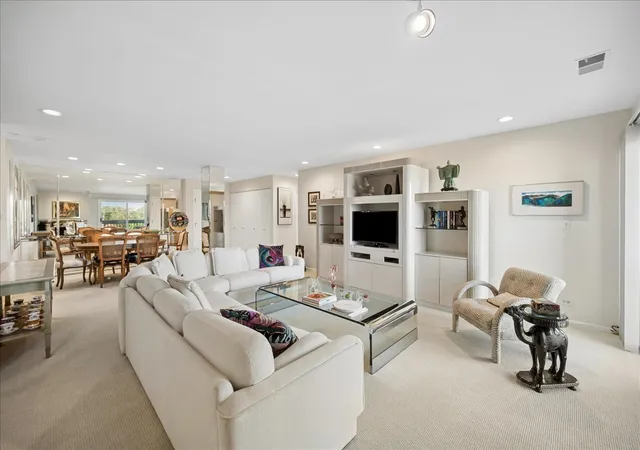 Photo 4 of Condo for sale at 1250 Rudolph Rd #5G, Northbrook, IL 60062 | MLS# 12792560 | Listing updated on 2026-10-29