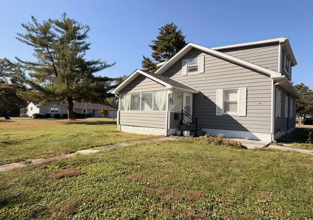 Photo 1 of Single family home for sale at 803 Hickman St, Benton, IL 62812 | MLS# 12792576 | Listing updated on 2026-10-29