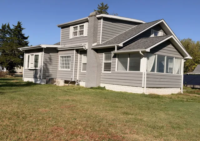 Photo 2 of Single family home for sale at 803 Hickman St, Benton, IL 62812 | MLS# 12792576 | Listing updated on 2026-10-29