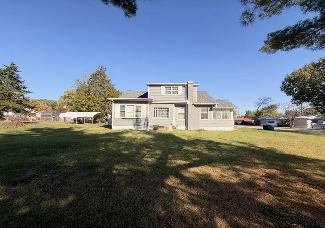 Photo 4 of Single family home for sale at 803 Hickman St, Benton, IL 62812 | MLS# 12792576 | Listing updated on 2026-10-29