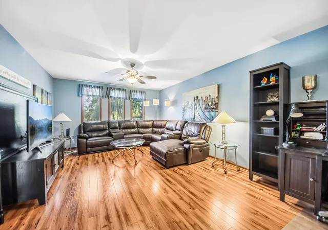 Photo 4 of Single family home for sale at 13730 W Larkspur Dr, Homer Glen, IL 60491 | MLS# 12792592 | Listing updated on 2026-10-30