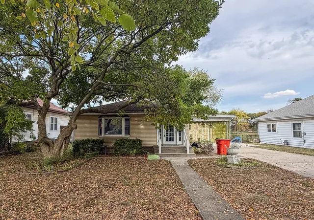 Photo 1 of Single family home for sale at 1704 Piatt Ave, Mattoon, IL 61938 | MLS# 12792601 | Listing updated on 2026-10-29