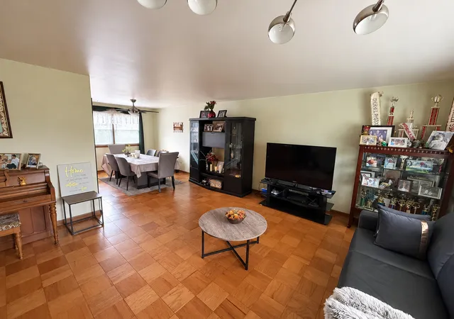 Photo 1 of Single family home for sale at 1113 S Cherrywood Dr, Mount Prospect, IL 60056 | MLS# 12792606 | Listing updated on 2026-10-27
