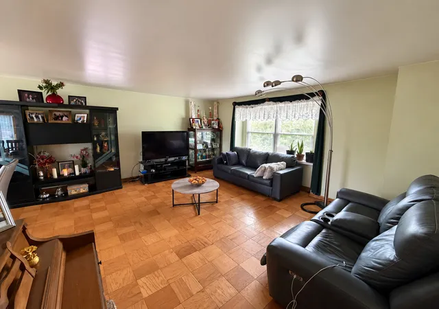 Photo 2 of Single family home for sale at 1113 S Cherrywood Dr, Mount Prospect, IL 60056 | MLS# 12792606 | Listing updated on 2026-10-27