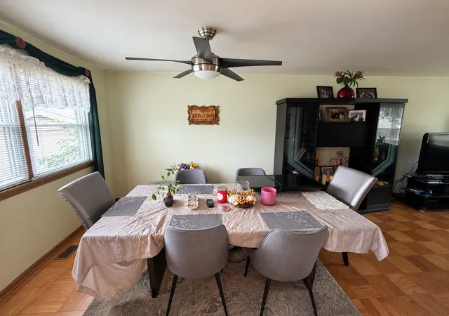 Photo 3 of Single family home for sale at 1113 S Cherrywood Dr, Mount Prospect, IL 60056 | MLS# 12792606 | Listing updated on 2026-10-27