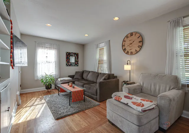 Photo 2 of Single family home for sale at 517 N Emerson St, Mount Prospect, IL 60056 | MLS# 12792607 | Listing updated on 2026-10-29