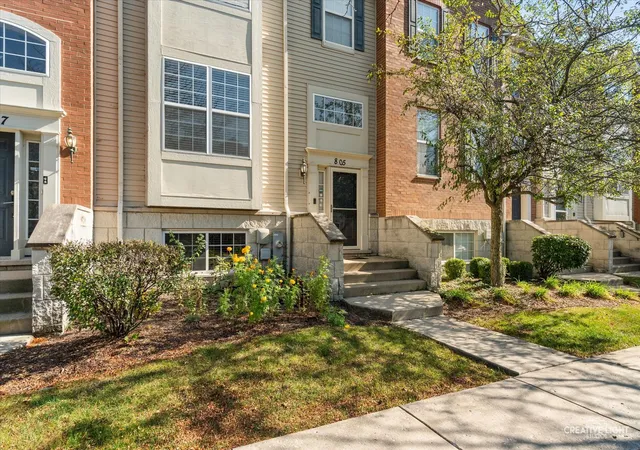 Listing Photo 2 - Condo for sale in building located at 805 Lewisburg Ln, Aurora, IL 60504