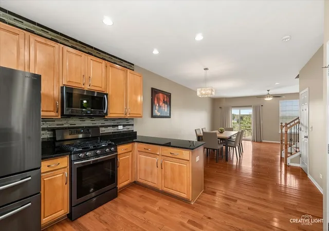 Listing Photo 4 - Condo for sale in building located at 805 Lewisburg Ln, Aurora, IL 60504