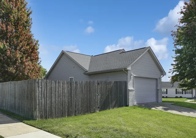 Photo 3 of Single family home for sale at 2708 Landis Farm Rd, Urbana, IL 61802 | MLS# 12792634 | Listing updated on 2026-10-23