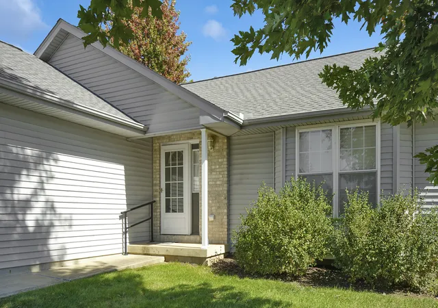 Photo 4 of Single family home for sale at 2708 Landis Farm Rd, Urbana, IL 61802 | MLS# 12792634 | Listing updated on 2026-10-23