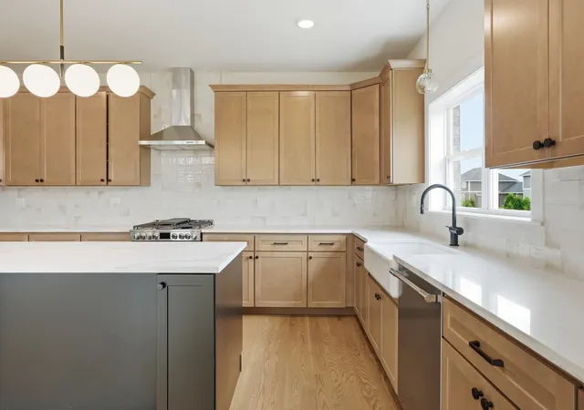 Photo 4 of Single family home for sale at 23039 Lakeview Ests Blvd, Frankfort, IL 60423 | MLS# 12792639 | Listing updated on 2026-10-28