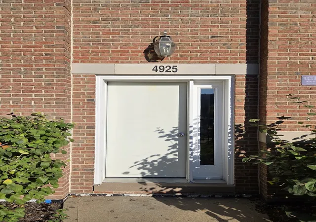 Photo 2 of Condo for sale at 4925 S Forrestville Ave #2S, Chicago, IL 60615 | MLS# 12792646 | Listing updated on 2026-10-26