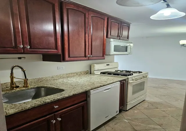 Photo 4 of Condo for sale at 5011 Valley Ln #507, Streamwood, IL 60107 | MLS# 12792654 | Listing updated on 2026-10-29