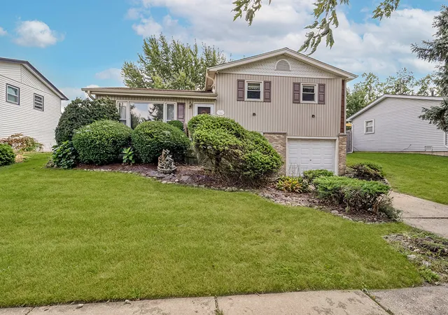 Single family home for sale at 5809 Orange Ln, Oak Forest, IL 60452 | MLS# 12792660