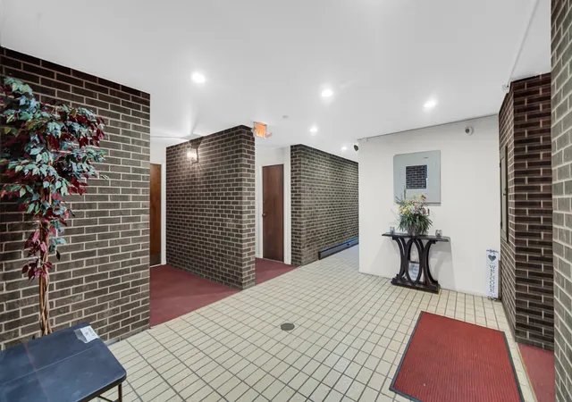 Listing Photo 1 - Condo for sale in building located at 1117 Leavitt Ave, Flossmoor, IL 60422 - Unit #114
