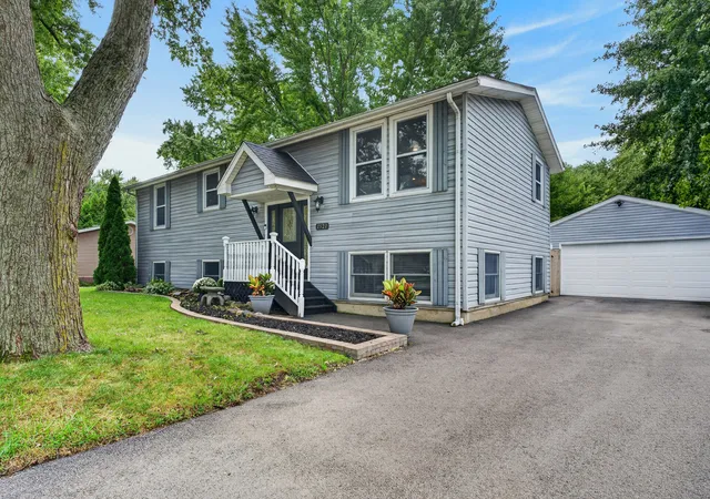 Single family home for sale at 1521 Surrey Rd, Batavia, IL 60510 | MLS# 12792689
