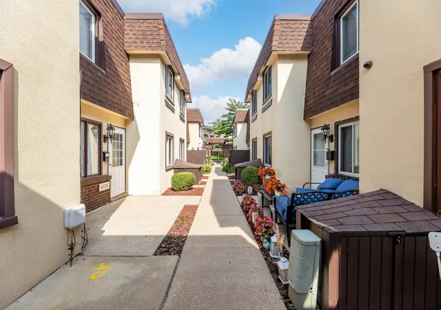Photo 1 of Townhouse for sale at 4038 Fitzjames Walk, Oak Lawn, IL 60453 | MLS# 12792695 | Listing updated on 2026-10-29