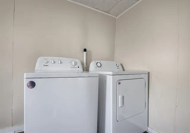 Photo 4 of Single family home for sale at 315 W Carpenter St, Freeport, IL 61032 | MLS# 12792718 | Listing updated on 2026-10-29