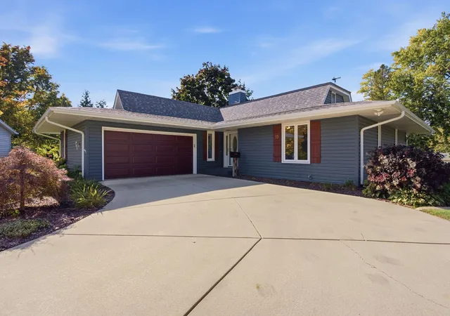 Single family home for sale at 19 Cebold Dr, Montgomery, IL 60538 | MLS# 12792726