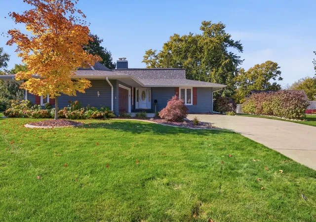 Photo 2 of Single family home for sale at 19 Cebold Dr, Montgomery, IL 60538 | MLS# 12792726 | Listing updated on 2026-10-29