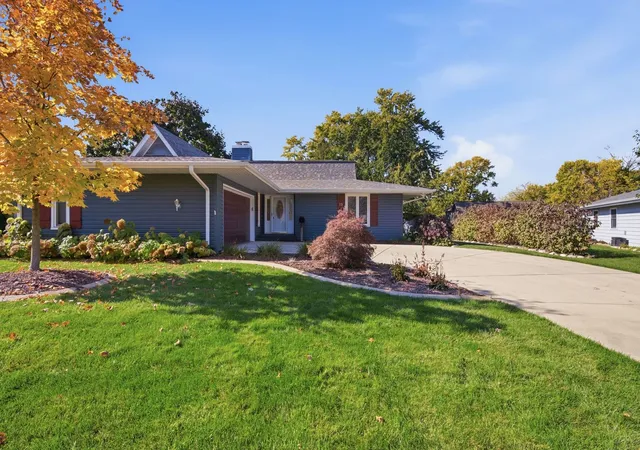 Photo 3 of Single family home for sale at 19 Cebold Dr, Montgomery, IL 60538 | MLS# 12792726 | Listing updated on 2026-10-29
