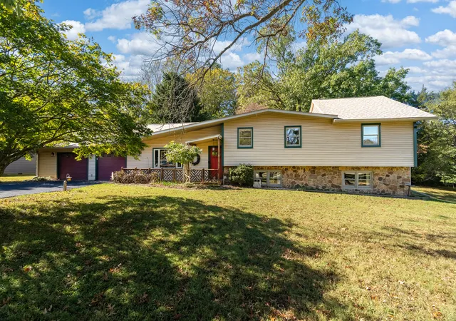 Single family home for sale at 501 Pump House Rd, Murphysboro, IL 62966 | MLS# 12792730