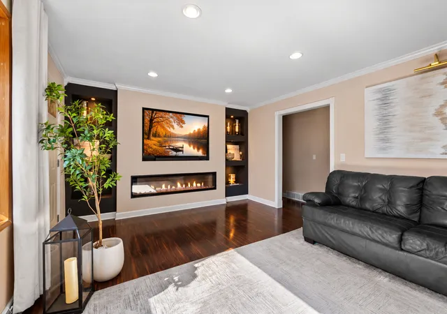 Photo 2 of Single family home for sale at 301 Maple St, Sugar Grove, IL 60554 | MLS# 12792731 | Listing updated on 2026-10-28