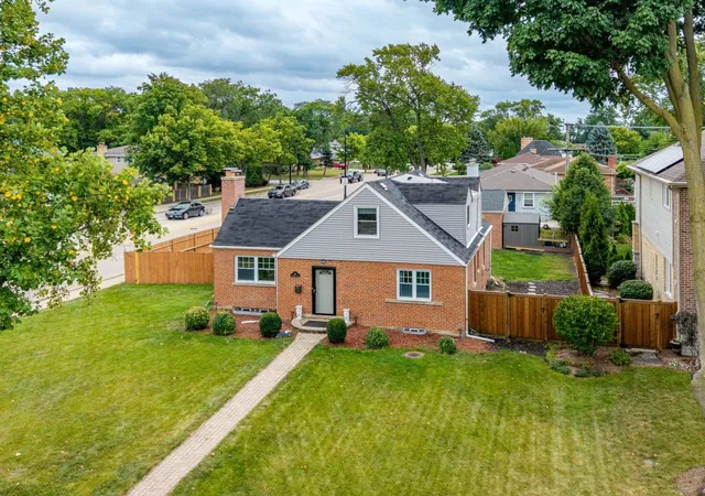 Single family home for sale at 301 W Lonnquist Blvd, Mount Prospect, IL 60056 | MLS# 12792735