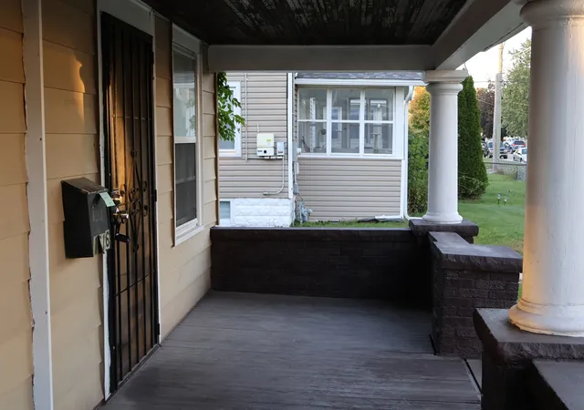 Photo 3 of Single family home for sale at 1516 Price St, Rockford, IL 61103 | MLS# 12792756 | Listing updated on 2026-10-23