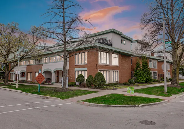 Photo 1 of Townhouse for sale at 601 South Blvd #E, Oak Park, IL 60302 | MLS# 12792760 | Listing updated on 2026-10-24
