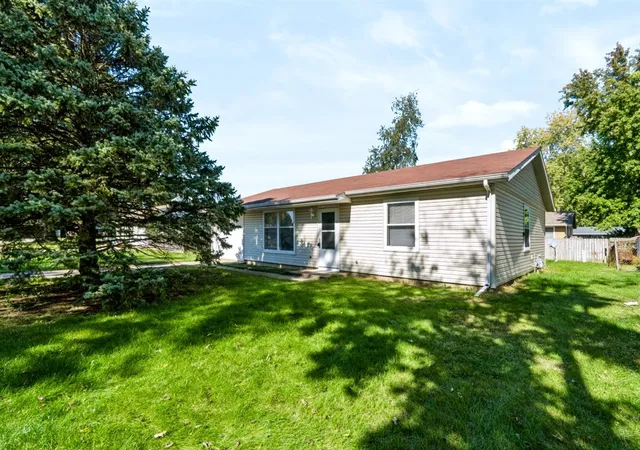 Photo 1 of Single family home for sale at 3306 W Daniel St, Champaign, IL 61821 | MLS# 12792768 | Listing updated on 2026-10-29