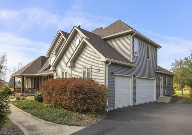 Photo 2 of Single family home for sale at 5557 Fields Dr, Yorkville, IL 60560 | MLS# 12792772 | Listing updated on 2026-10-30