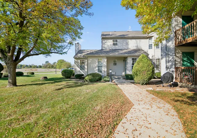 Listing Photo 2 - Condo for sale in building located at 405 Huntington Ct, Bourbonnais, IL 60914 - Unit #0