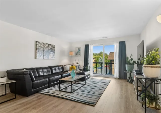 Listing Photo 1 - Condo for sale in building located at 2300 W Talcott Rd, Park Ridge, IL 60068 - Unit #2B1
