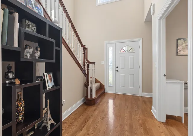 Photo 4 of Townhouse for sale at 19764 Mulroy Cir, Tinley Park, IL 60487 | MLS# 12792805 | Listing updated on 2026-10-29
