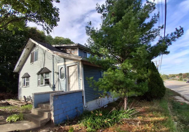 Photo 1 of Single family home for sale at 302 N Springfield Ave, Rockford, IL 61101 | MLS# 12792806 | Listing updated on 2026-10-29