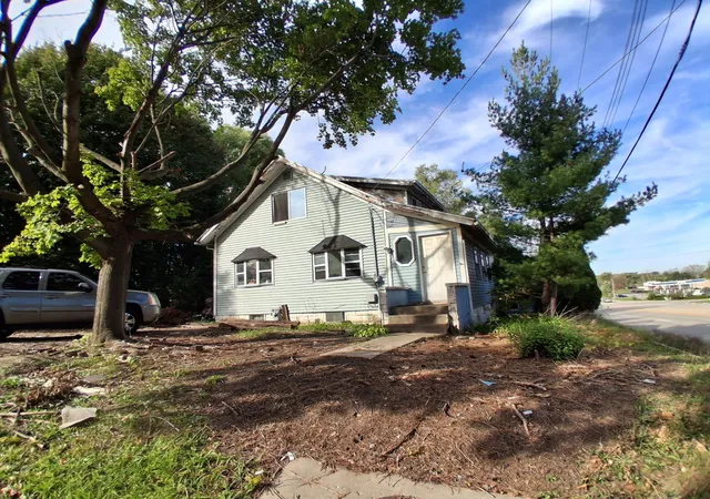 Photo 2 of Single family home for sale at 302 N Springfield Ave, Rockford, IL 61101 | MLS# 12792806 | Listing updated on 2026-10-29