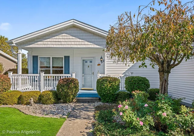 Photo 1 of Single family home for sale at 19 Rocking Horse Ln, Grayslake, IL 60030 | MLS# 12792828 | Listing updated on 2026-10-29